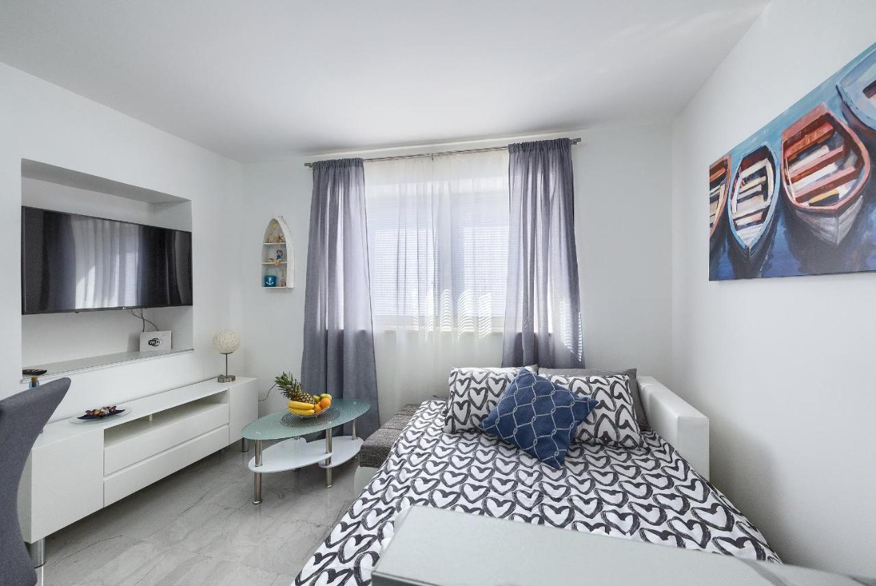 Studio Apartman Luka ポメル エクステリア 写真