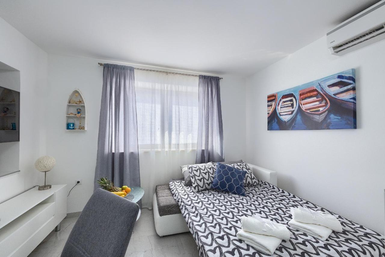 Studio Apartman Luka ポメル エクステリア 写真