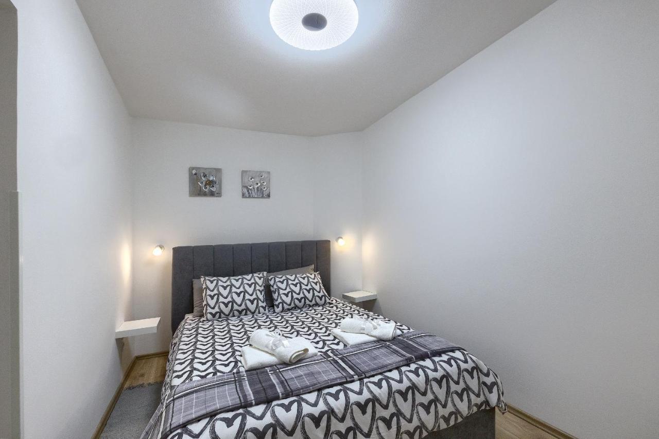 Studio Apartman Luka ポメル エクステリア 写真
