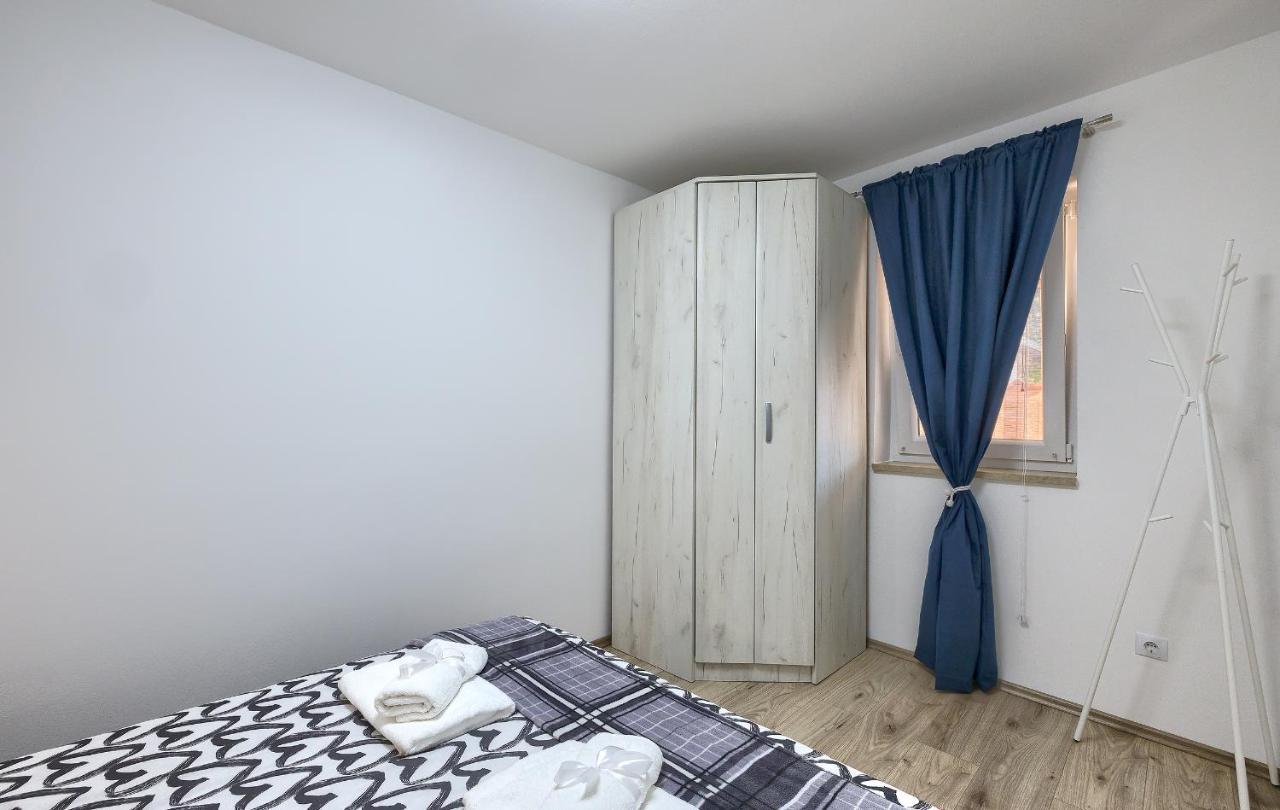 Studio Apartman Luka ポメル エクステリア 写真