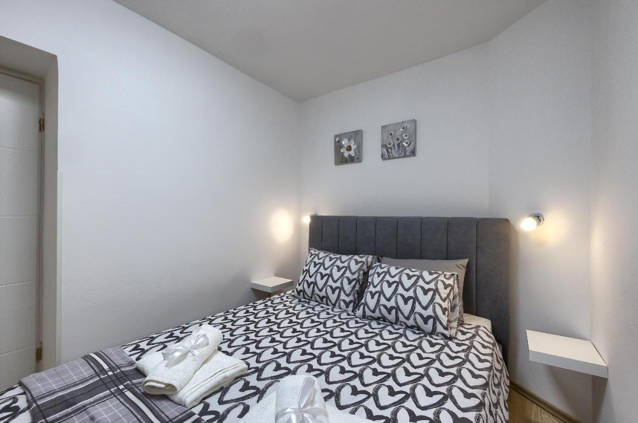 Studio Apartman Luka ポメル エクステリア 写真