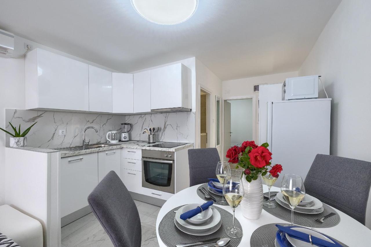Studio Apartman Luka ポメル エクステリア 写真